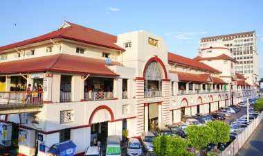 Sule Boulevard Yangon pazarda Bogyoke ile