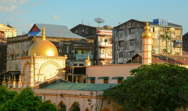 Edifícios antigos em yangon — Fotografia de Stock