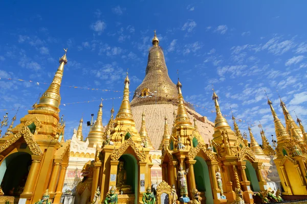 Shwedagon Paya Pagoda em Rangum — Fotografia de Stock
