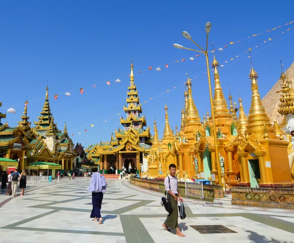 Shwedagon pagoda in Yangon, Myanmar — Stok fotoğraf