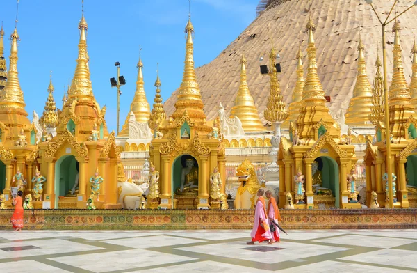 Shwedagon pagoda in Yangon, Myanmar —  Fotos de Stock