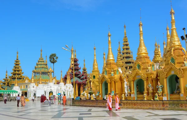 Shwedagon pagoda in Yangon, Myanmar —  Fotos de Stock