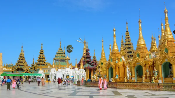 Shwedagon pagoda in yangon, Myanmar — стоковое фото