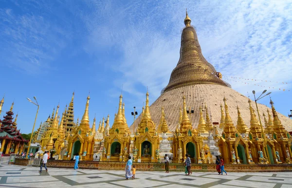 Shwedagon pagoda in Yangon, Myanmar — Stok fotoğraf