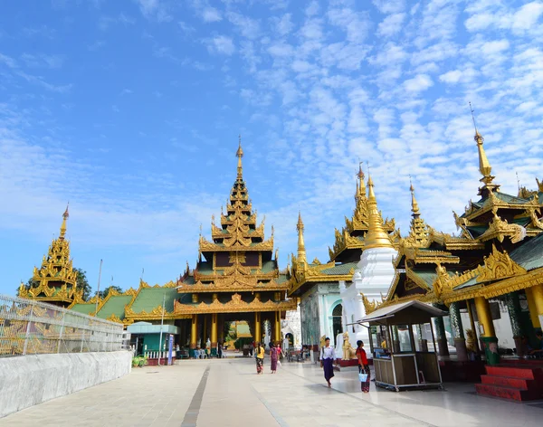 Shwedagon pagoda in Yangon, Myanmar — Stok fotoğraf