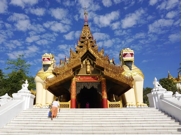 Shwedagon-Pagode in Rangun, Myanmar — Stockfoto