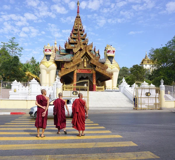 Shwedagon pagoda in Rangoon / Yangon — Foto Stock