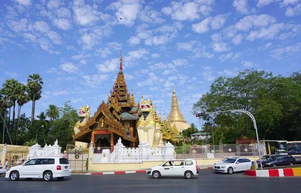 Shwedagon pagoda in yangon, Myanmar — стоковое фото