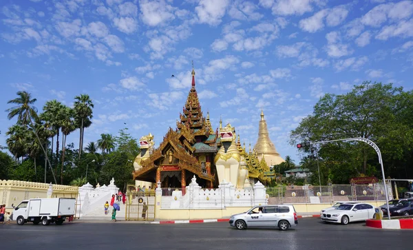 绵玛市扬贡市的四角塔 — 图库照片