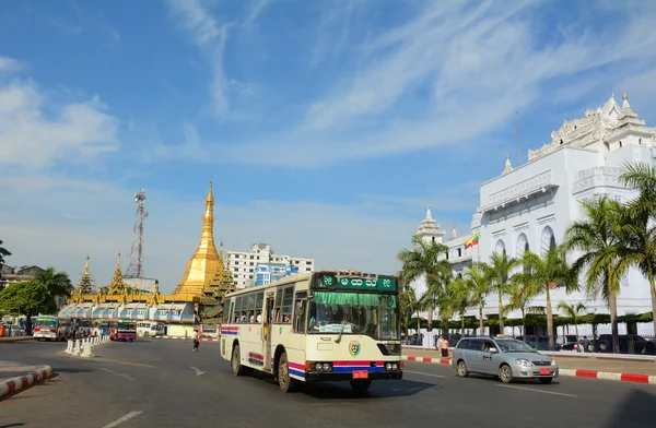 Traffic in downtown Yangon, Myanmar — Stock Photo, Image