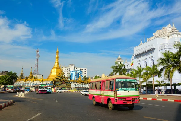 Tráfego no centro de Rangum, Mianmar — Fotografia de Stock