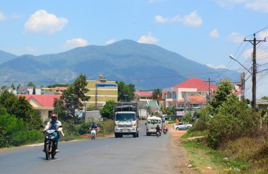 Dağ yolundan bulutlu yağmurlu gün