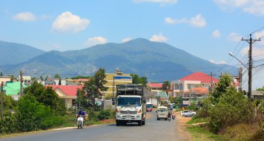 Dağ yolundan bulutlu yağmurlu gün