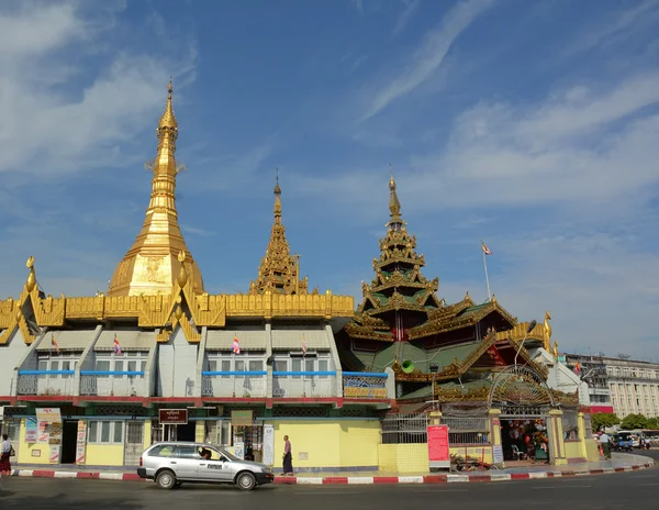 Traffico nel centro di Yangon, Myanmar — Foto Stock