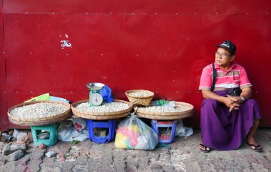 Burmese women selling fresh fruits at Bogyoke market clipart