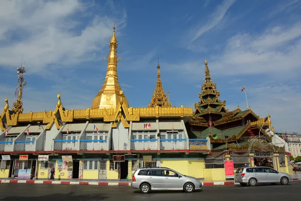 Traffico nel centro di Yangon, Myanmar — Foto Stock