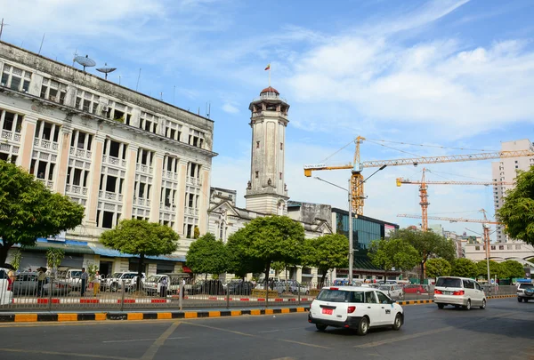 Vista de edifícios antigos em Yangon, Mianmar — Fotografia de Stock