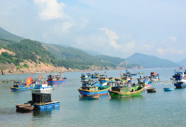 Tribal boats on beautiful beach — Stock Photo, Image