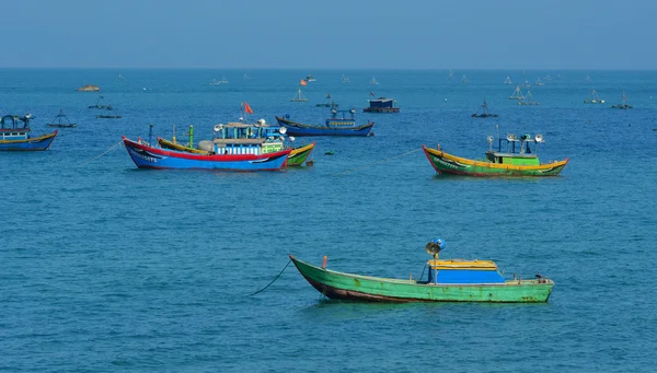 Barcos tribais na bela praia — Fotografia de Stock