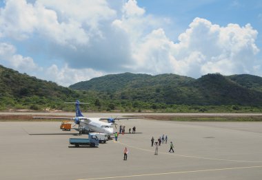 Vietnam Havayolları uçak Con Dao Island'da taksiler