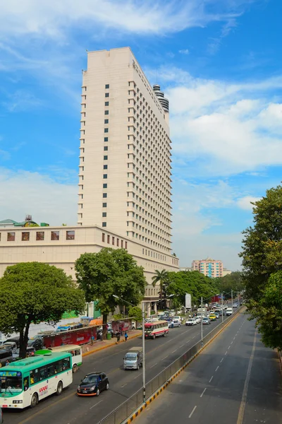 Edifícios modernos no centro de Yangon — Fotografia de Stock