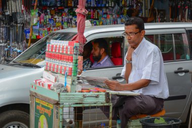 Yangon sokak satıcısı tembul satan bırakır