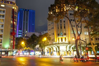 Saigon adlı gece hayatı sahne