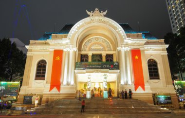 Saigon Opera ev gece inşa