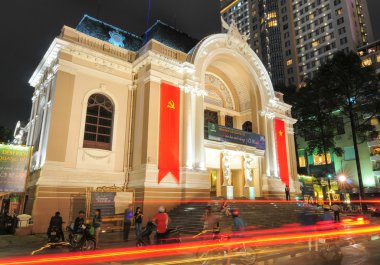 Saigon Opera ev gece inşa