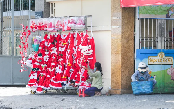 Sklep sprzedaż odzieży Noel na ulicy — Zdjęcie stockowe