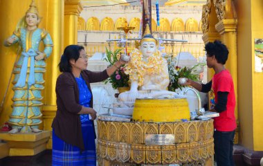 Budist adanmışlar Buda heykelleri shwedagon pagoda, banyo