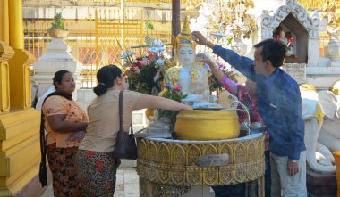 Budist adanmışlar Buda heykelleri shwedagon pagoda, banyo