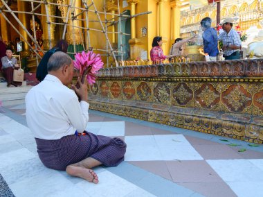 yangon shwedagon pagoda, Birmanya insanlar dua