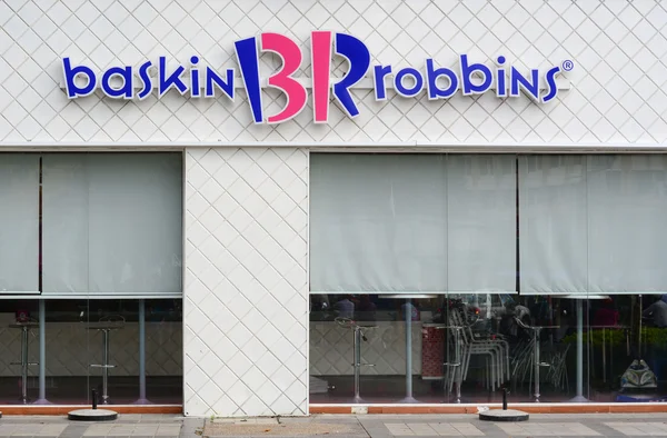 Baskin Robins ice-cream shop in Saigon, Vietnam — Stockfoto