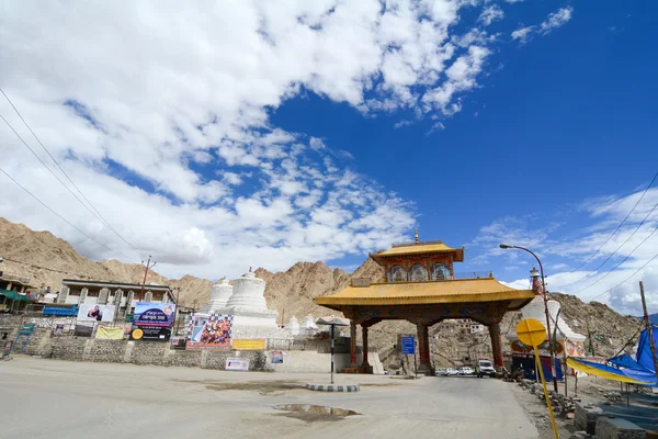 Ingang van de stad Leh in Ladakh — Stockfoto
