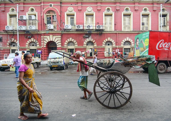 Rickshaw driver working in Kolkata, India — Stock Photo, Image