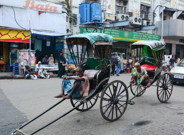 Riksa vezető dolgozik, Kolkata, india — Stock Fotó