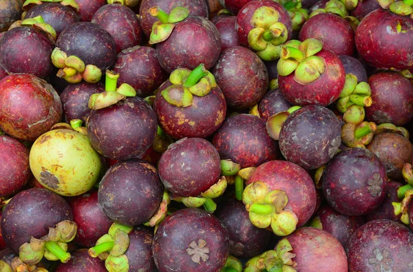 Fresh organic mangosteen fruits at the market — Stock Photo, Image