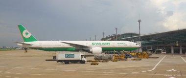 Sivil uçak tan oğlu Nhat Uluslararası Havaalanı'nda otopark