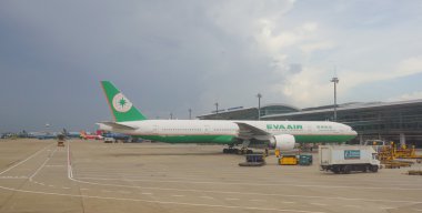 Sivil uçak tan oğlu Nhat Uluslararası Havaalanı'nda otopark