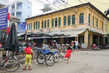 Uzun Xuyen müşteri bekleyen bir taksici