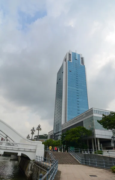 High rise building in the center of Singapore — Stock Photo, Image