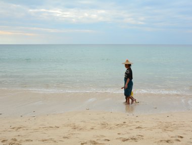 Birman insanlar Sahilde yürüyüş