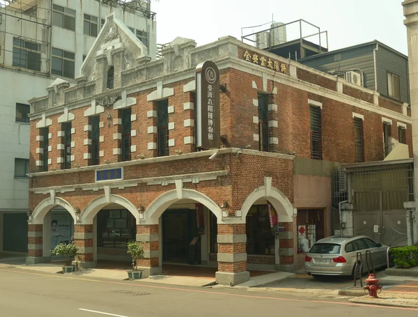 Колониальное здание на улице в Тайчжуне — стоковое фото