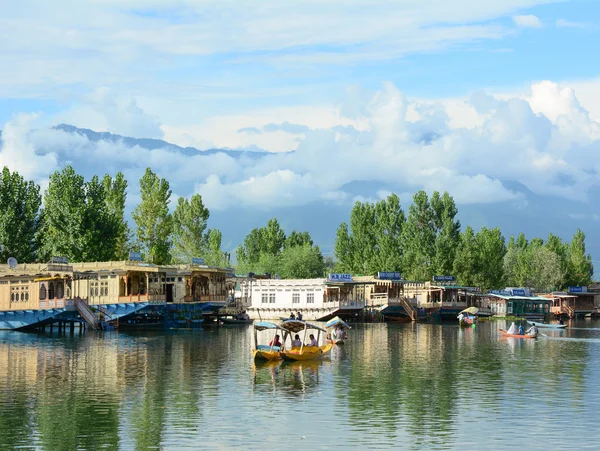 Estilo de vida en el lago Dal, Srinagar — Foto de Stock