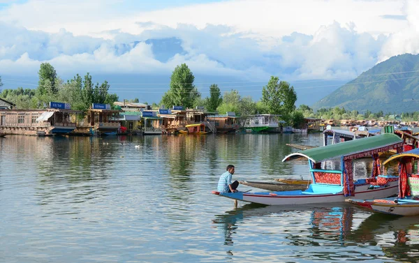 Estilo de vida en el lago Dal, Srinagar — Foto de Stock