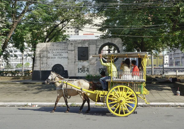 Cheval avec calèche à Intramuros, Manille — Photo