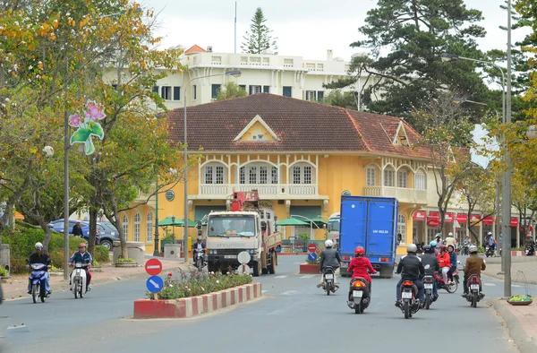 Tráfico en la calle en Dalat, Vietnam — Foto de Stock