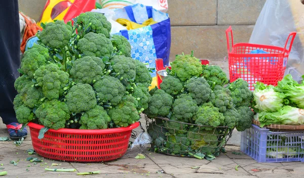 Fresh vegetables for sale on the street market — Stock Photo, Image