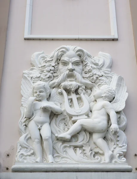 Medieval sculpture of innocent pair of angels — Zdjęcie stockowe